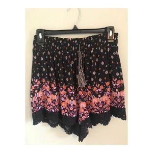 🌻Mudd Flowy Shorts